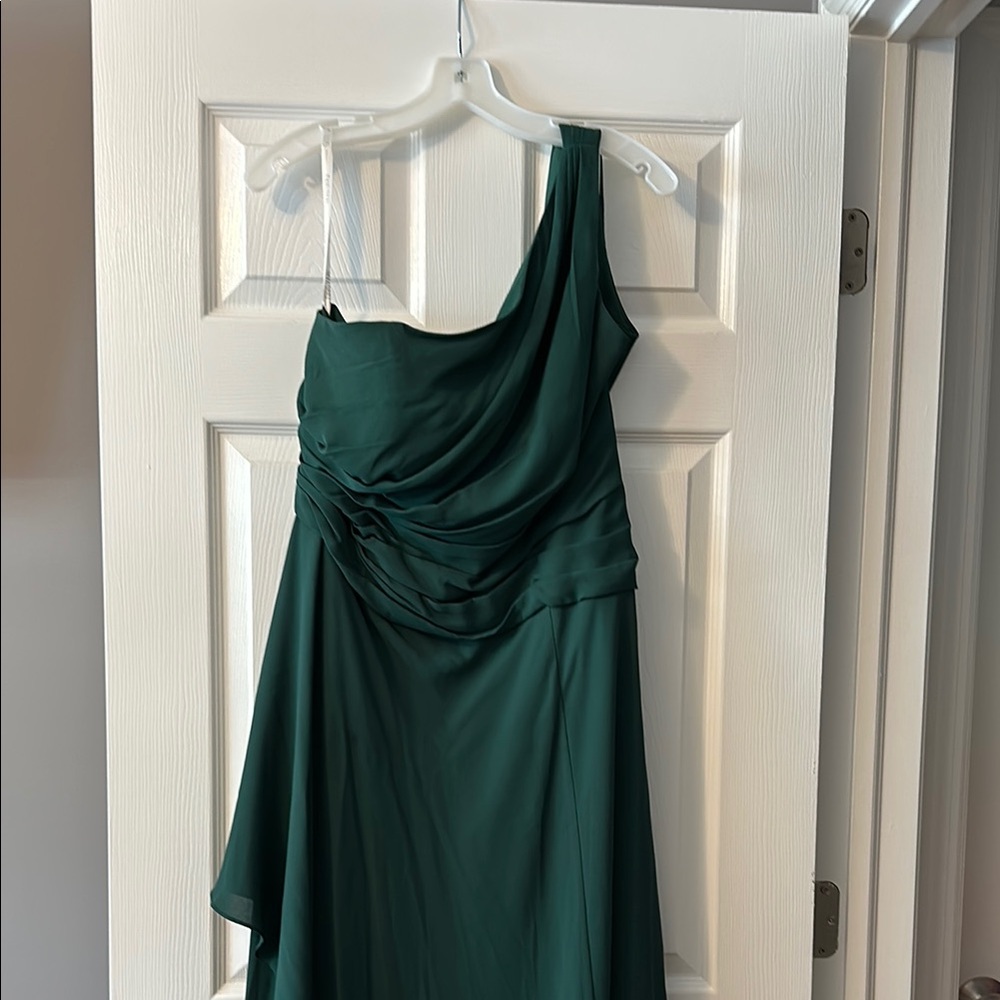 Elegant Green One-Shoulder Dress